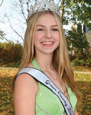 Green County Dairy Queens say Farewell to their year of rein